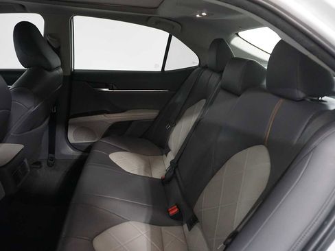 Used 2019 Toyota Camry XLE image 13