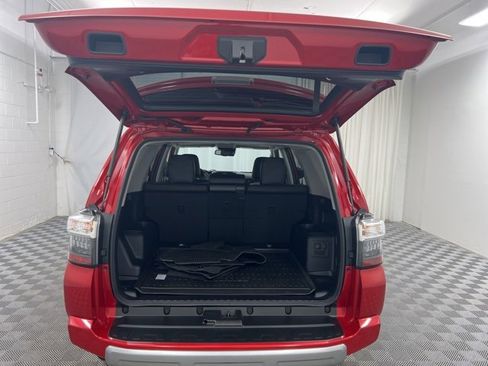 Used 2024 Toyota 4Runner TRD Off-Road Premium image 8