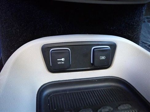Used 2018 Chrysler Pacifica Touring-L w/ Advanced Safetytec Group FWD image 18