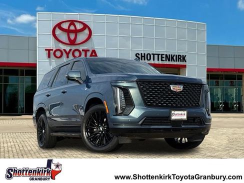 Used 2025 Cadillac Escalade Premium Luxury RWD image 1