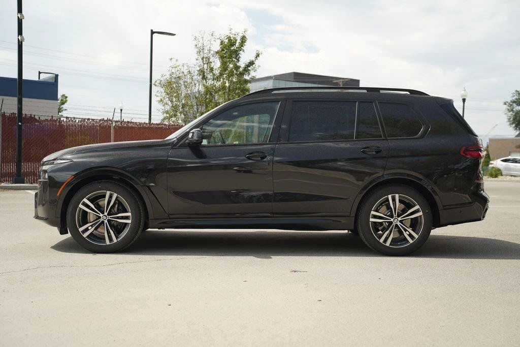 Used 2027 BMW X7 xDrive40i w/ Executive Package AWD/4WD image 2