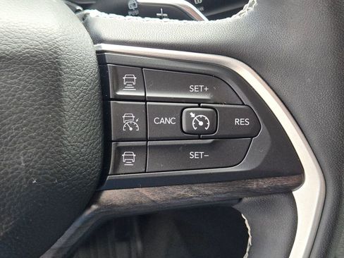 Used 2023 Jeep Grand Cherokee Limited w/ Luxury Tech Group II image 24