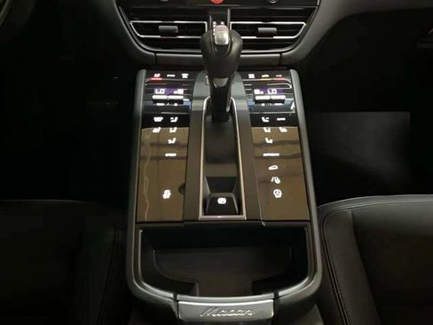 Used 2023 Porsche Macan AWD/4WD image 12