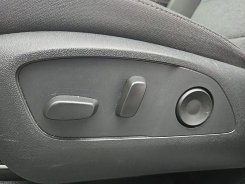 Used 2025 GMC Acadia Elevation image 13