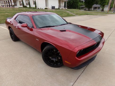 Used 2014 Dodge Challenger R/T RWD image 15