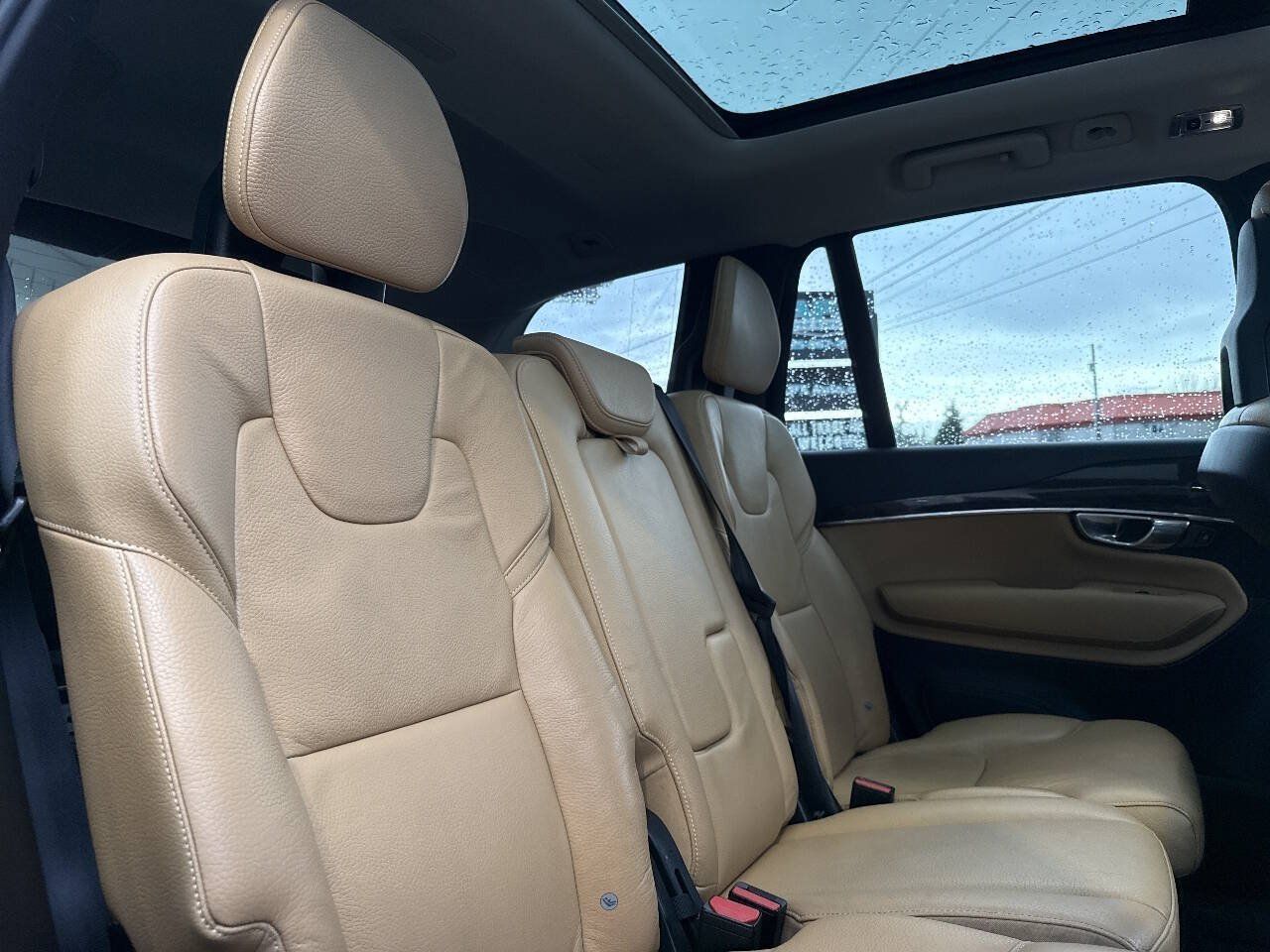 Used 2016 Volvo XC90 T6 Momentum w/ Momentum Plus Package AWD/4WD image 23