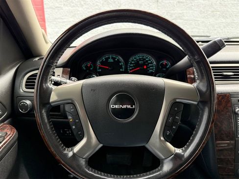 Used 2011 GMC Yukon Denali image 29