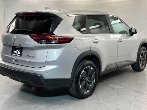 Used 2024 Nissan Rogue SV AWD/4WD image 5