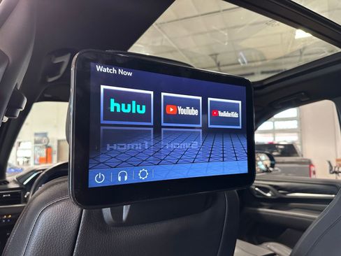 Used 2023 GMC Yukon Denali w/ Denali Reserve Package image 12