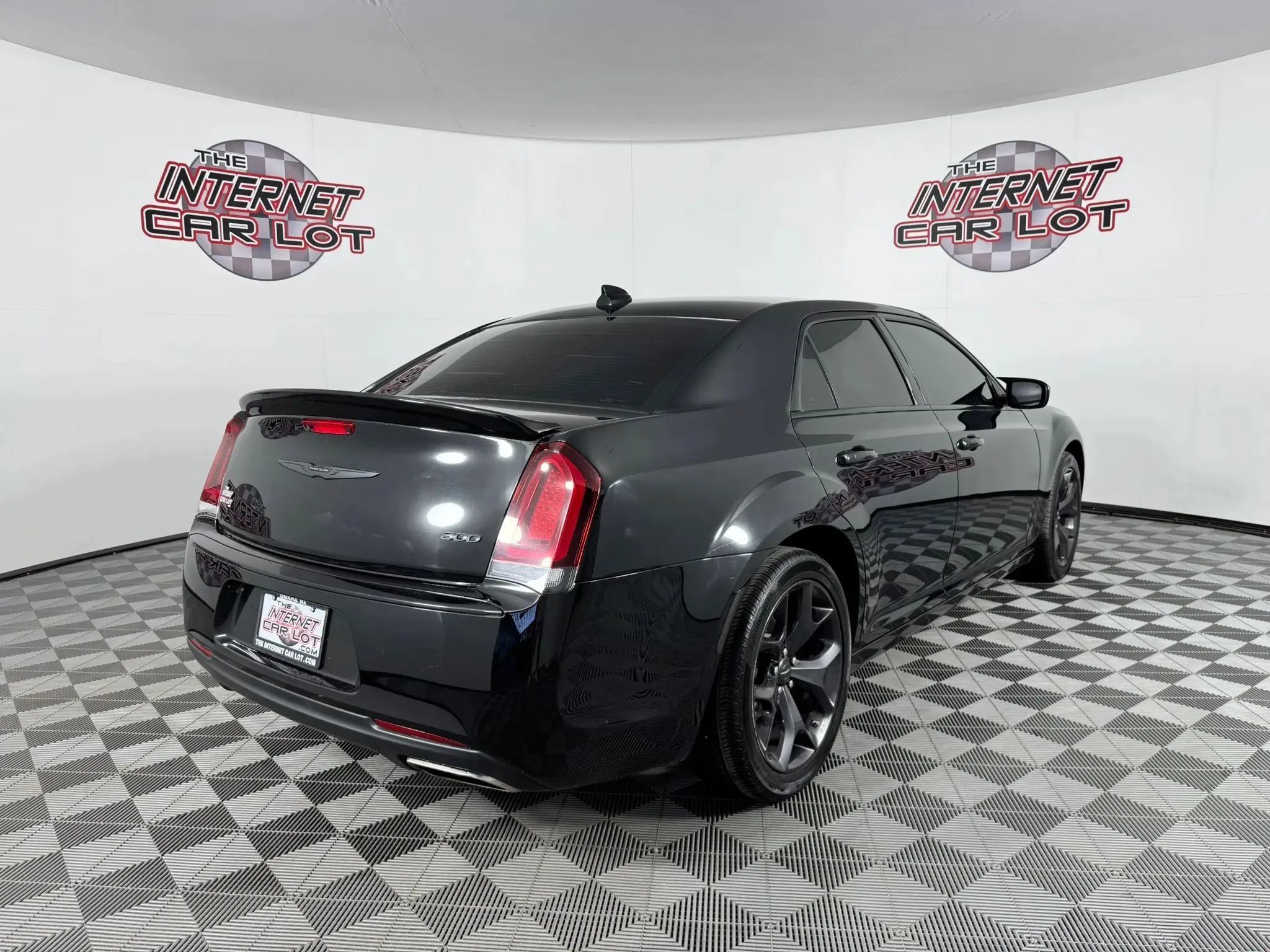 Used 2023 Chrysler 300 Touring w/ Sport Appearance Package RWD image 7