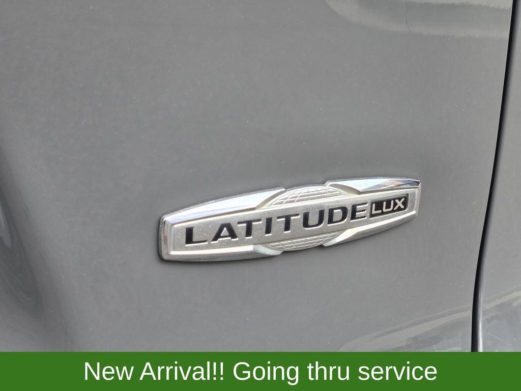 Used 2021 Jeep Cherokee Latitude Lux w/ Comfort/Convenience Group AWD/4WD image 14