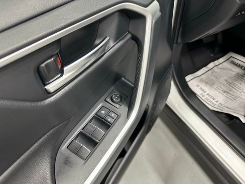 Used 2025 Toyota RAV4 XLE image 9