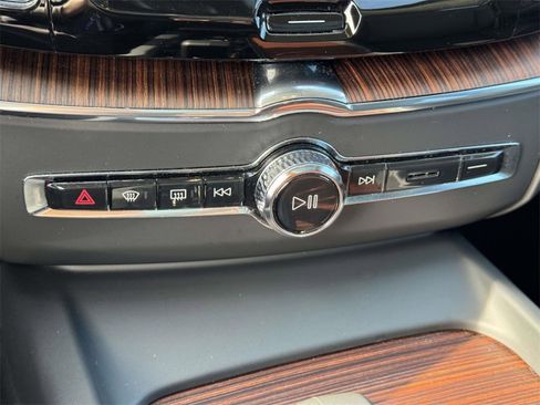 Certified 2023 Volvo XC60 B5 Plus image 27