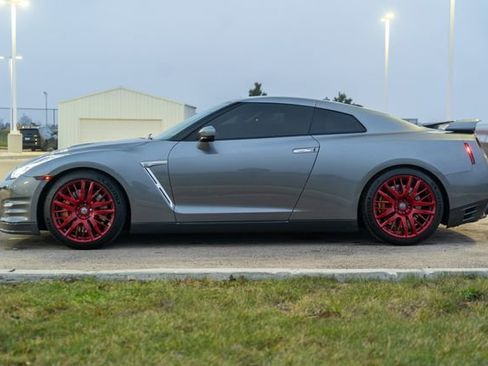 Used 2016 Nissan GT-R Premium image 4