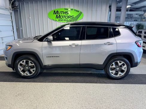 Used 2017 Jeep Compass Limited AWD/4WD image 5