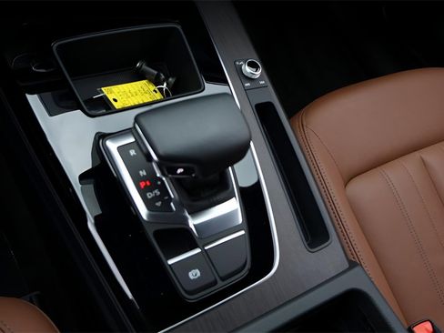 Used 2022 Audi Q5 2.0T Premium image 26