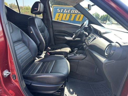 Used 2018 Nissan Kicks SR w/ Premium Package FWD image 18