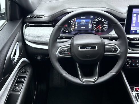 Used 2023 Jeep Compass Latitude w/ Mopar Graphics Package AWD/4WD image 12