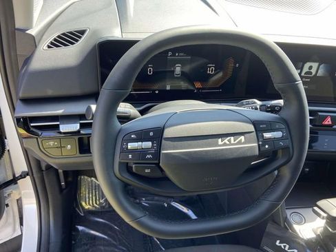 New 2026 Kia Sportage LX FWD image 13
