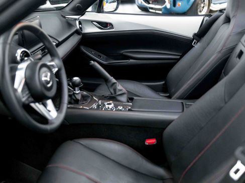 Used 2019 MAZDA MX-5 Miata Grand Touring w/ GT-S Package RWD image 51