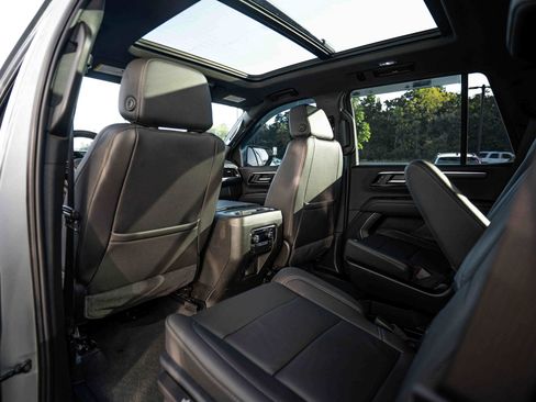 Used 2025 Chevrolet Tahoe Z71 w/ Comfort Package AWD/4WD image 16