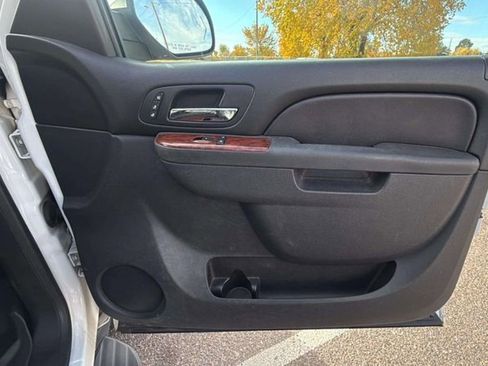 Used 2013 Chevrolet Suburban LTZ image 18