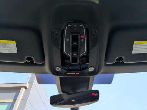 Used 2023 Audi e-tron Prestige w/ Prestige Package image 27