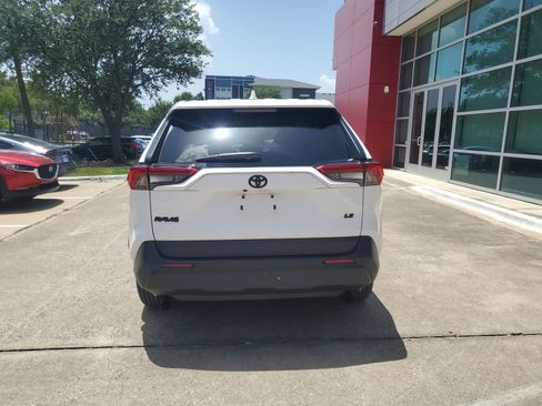 Used 2022 Toyota RAV4 LE FWD image 13