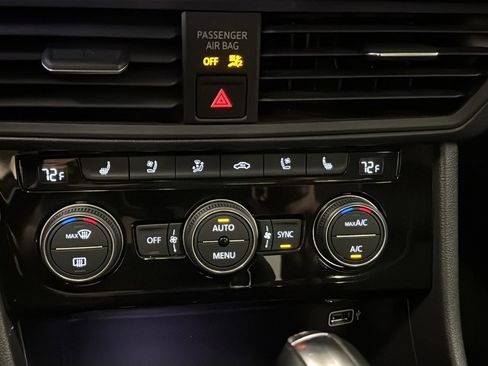 Used 2019 Volkswagen Jetta SEL Premium image 19