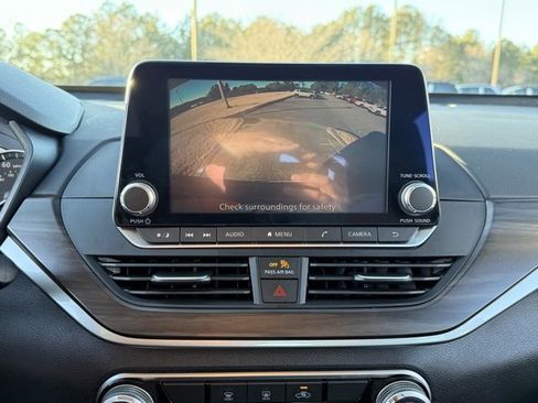 Used 2024 Nissan Altima 2.5 SV image 19