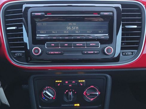 Used 2014 Volkswagen Beetle 1.8T image 9