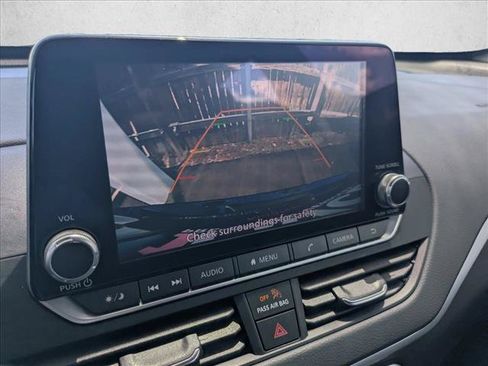 Used 2022 Nissan Altima 2.5 SV FWD image 13