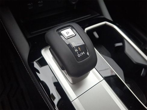 New 2026 Mitsubishi Outlander SE image 9