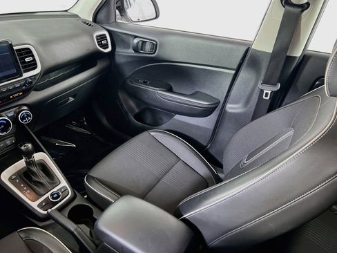 Used 2023 Hyundai Venue Limited FWD image 23