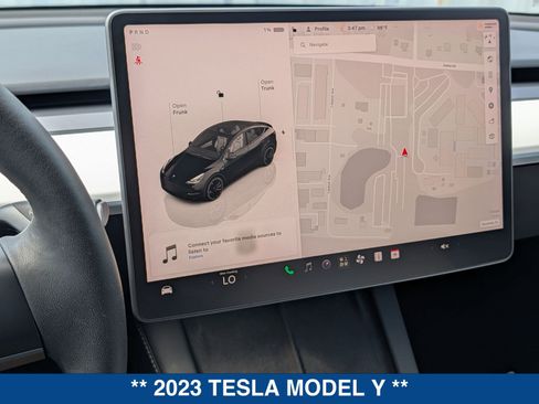 Used 2023 Tesla Model Y Performance AWD/4WD image 31