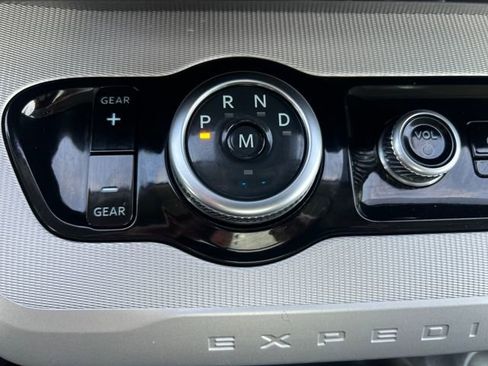 Used 2025 Ford Expedition Active image 28