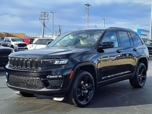 New 2025 Jeep Grand Cherokee Limited w/ Black Appearance Package AWD/4WD image 2