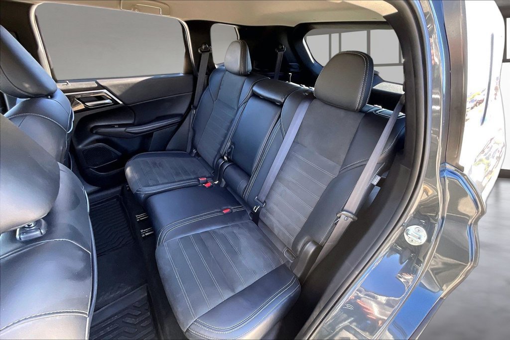 Used 2024 Mitsubishi Outlander AWD image 21