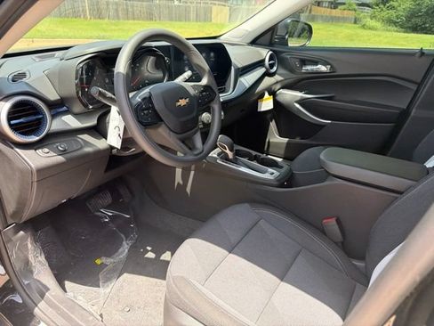 Used 2026 Chevrolet Trax LS FWD image 10