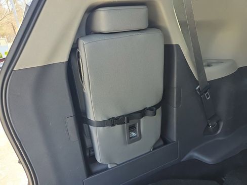 Used 2024 Toyota Sienna XLE image 38