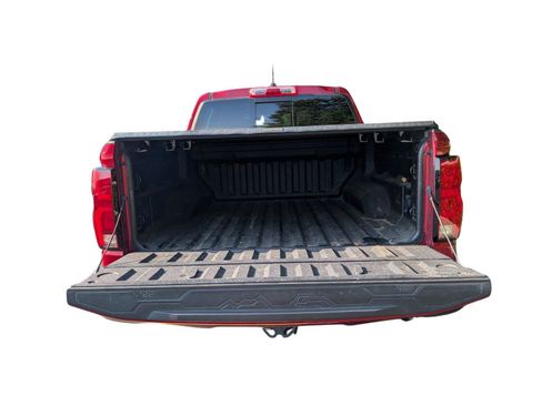 Used 2024 Chevrolet Colorado LT w/ LT Convenience Package III RWD image 5