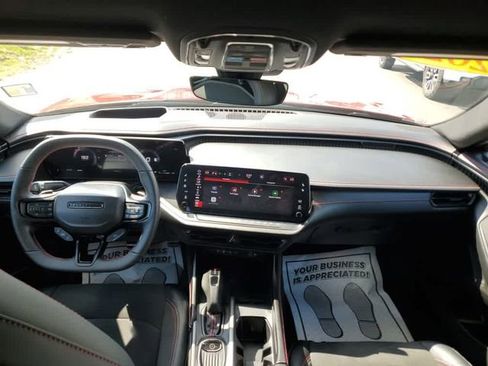 Used 2024 Dodge Charger Daytona Scat Pack w/ Plus Group AWD/4WD image 17