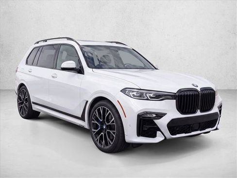 Used 2021 BMW X7 xDrive40i w/ M Sport Package AWD/4WD image 3