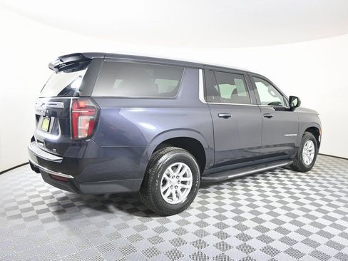 Used 2022 Chevrolet Suburban LT image 6