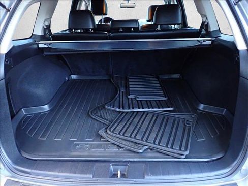 Used 2011 Subaru Outback 2.5i Limited w/ PWR Moonroof Pkg AWD/4WD image 8