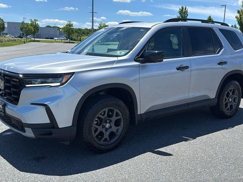 Certified 2025 Honda Pilot TrailSport image 14