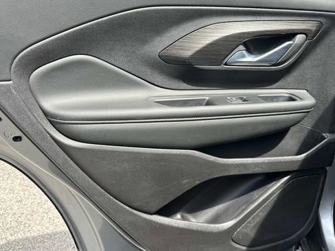 Used 2024 GMC Terrain SLE image 18