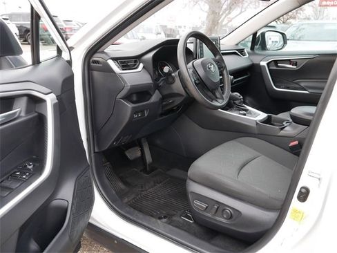 Used 2021 Toyota RAV4 XLE image 12