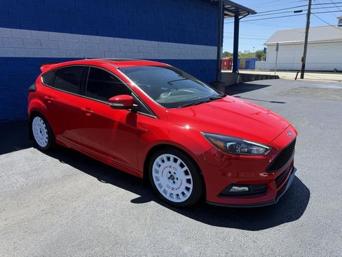 Used 2015 Ford Focus ST w/ Equipment Group 402A FWD image 3