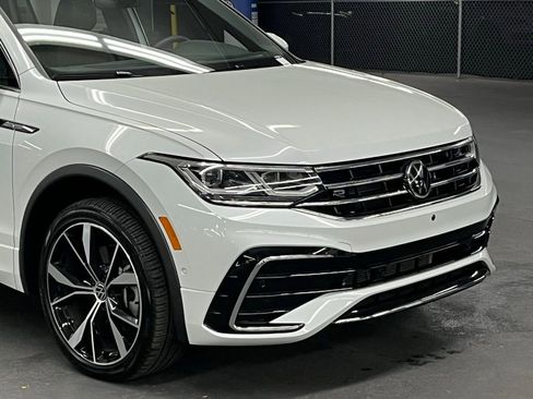 Certified 2024 Volkswagen Tiguan SEL R-Line image 41